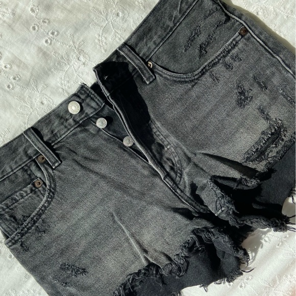 Levi’s 501 Faded Black Denim Shorts (Size 26) - Picture 6 of 6